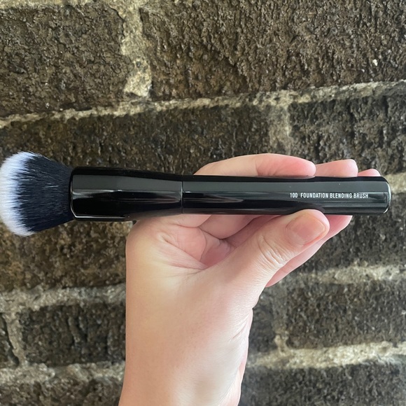 BNIB IL MAKIAGE #100 Foundation Blending Brush - Picture 4 of 4
